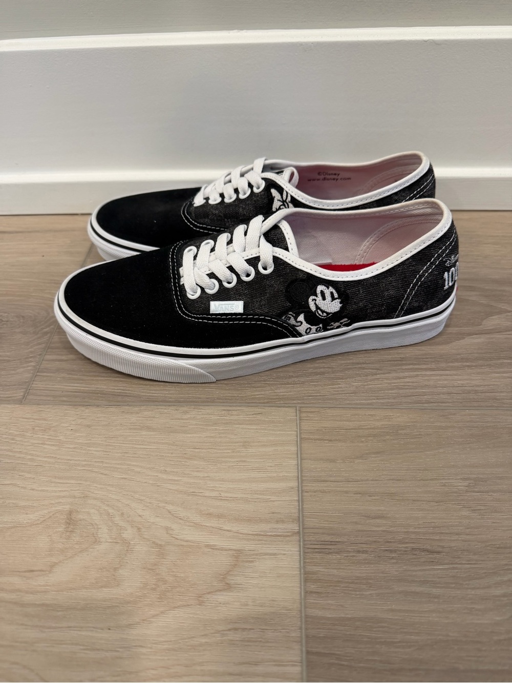 Size 7.5 - Vans Disney x Authentic OG Family Mickey Mouse Brand New No Box